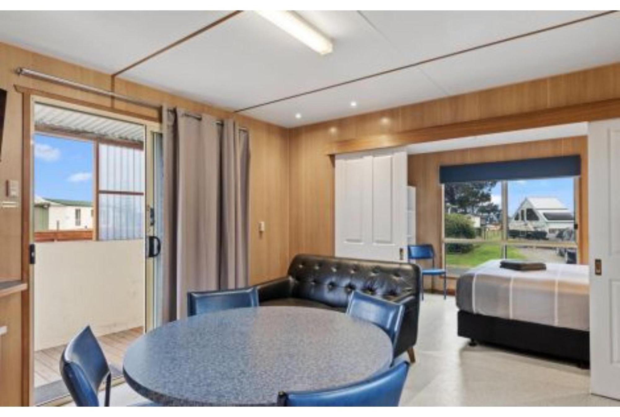 Discovery Parks - Devonport Room photo