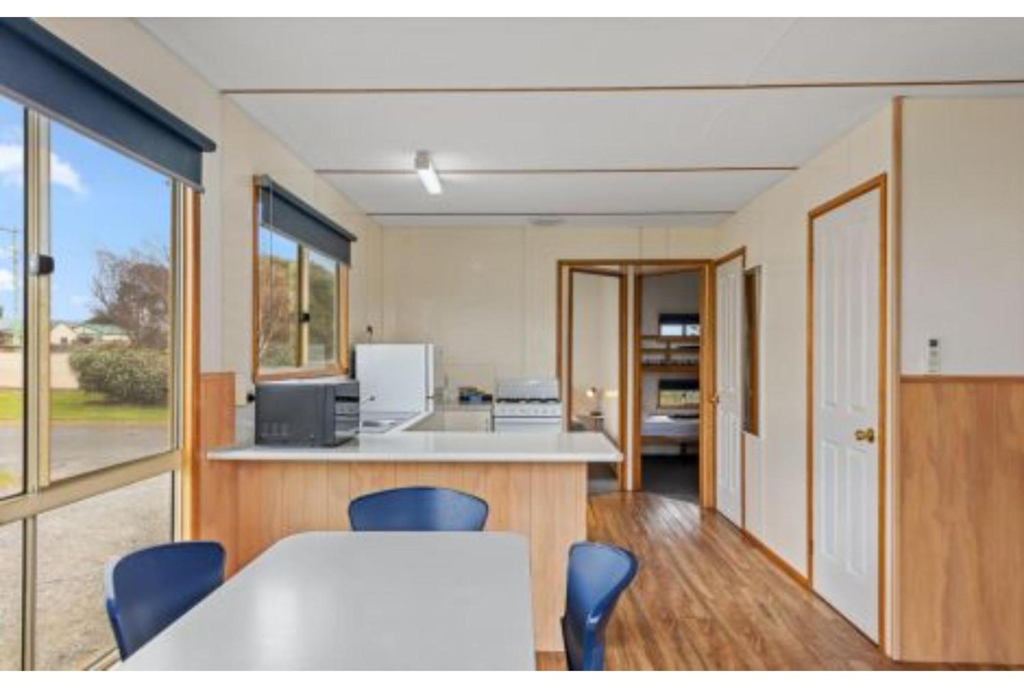 Discovery Parks - Devonport Room photo