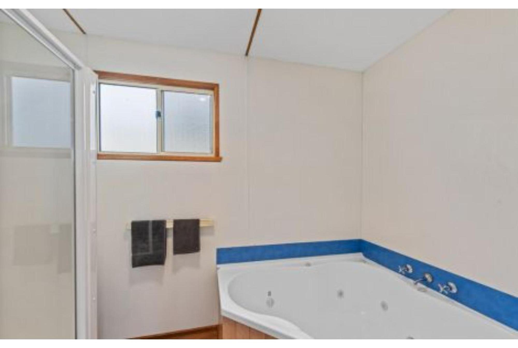Discovery Parks - Devonport Room photo