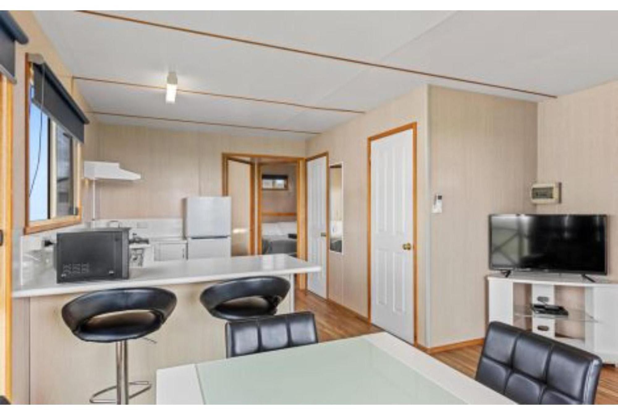 Discovery Parks - Devonport Room photo