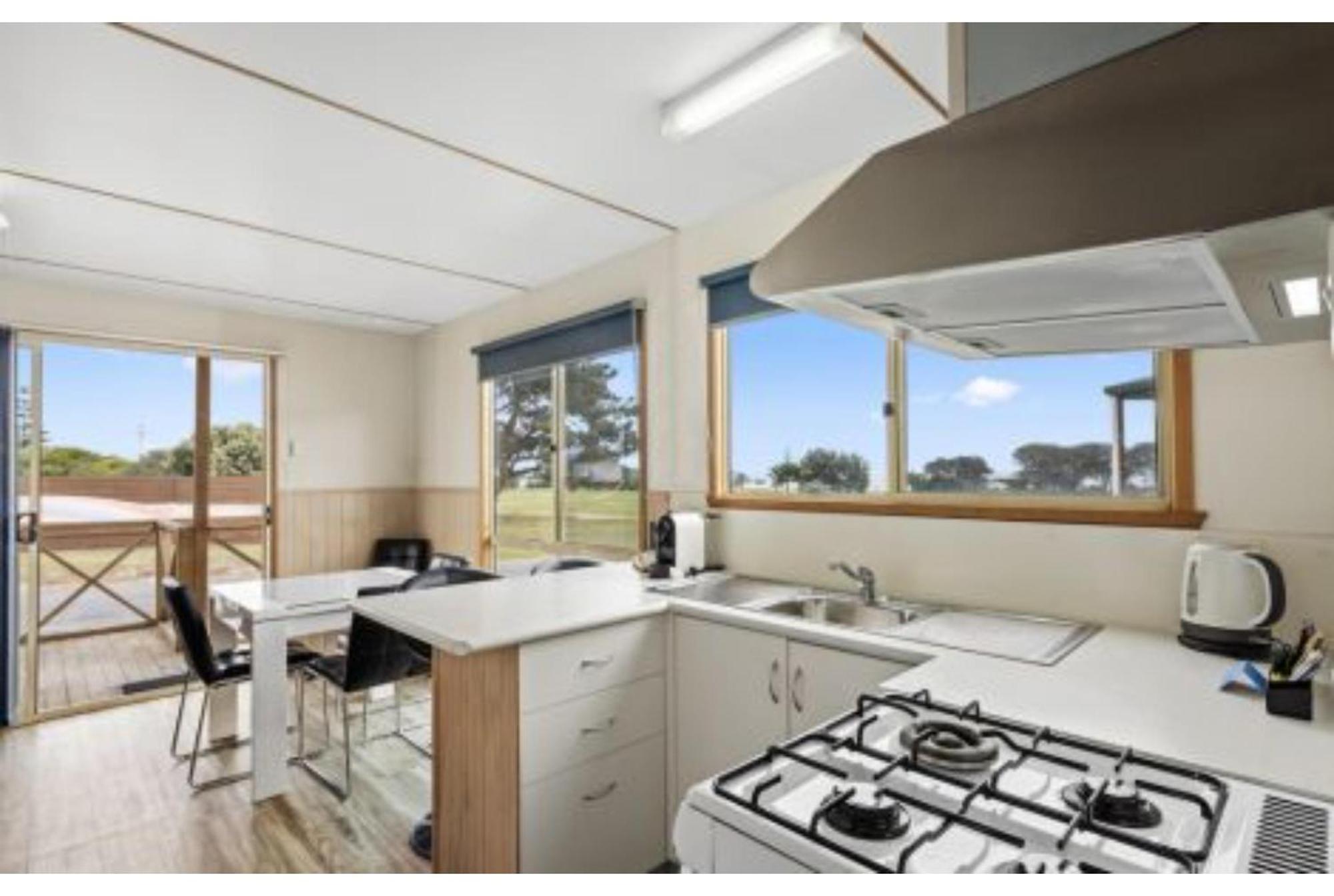 Discovery Parks - Devonport Room photo