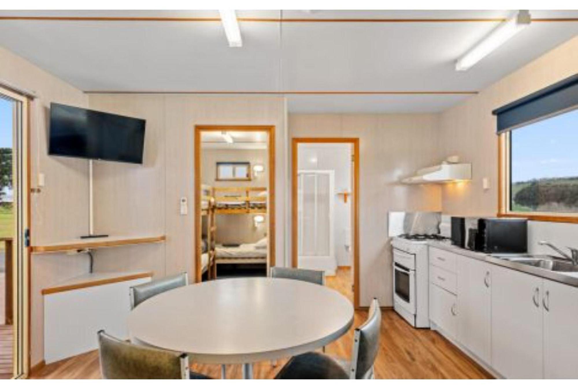 Discovery Parks - Devonport Room photo